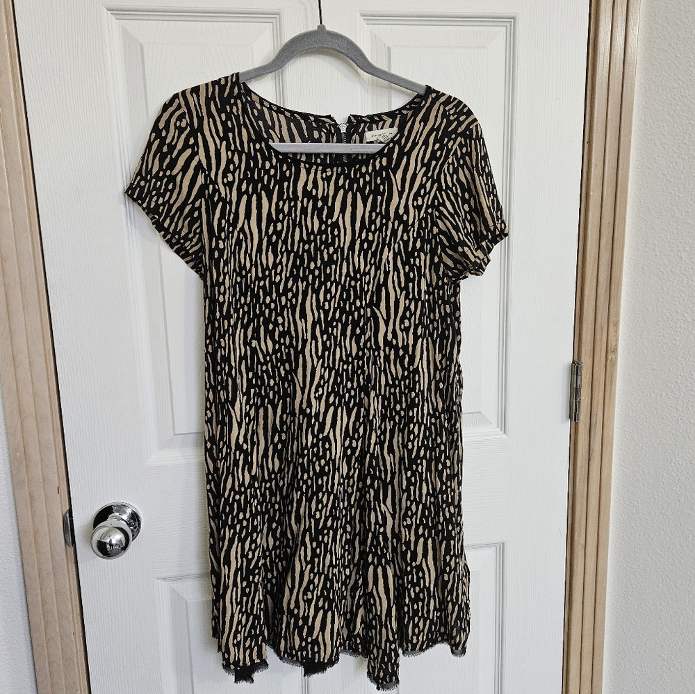 Silence + Noise Urban Outfitters Witchy Tee Dess Zip-up Tan & Black Size Medium